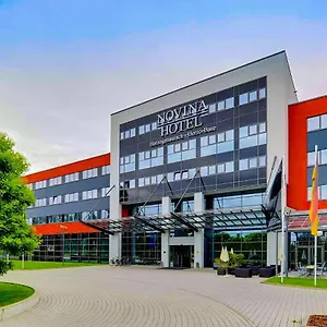 Novina Herzo-base Hotell